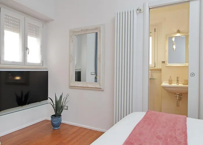 New With Balcony - 150m Metro A Appartement